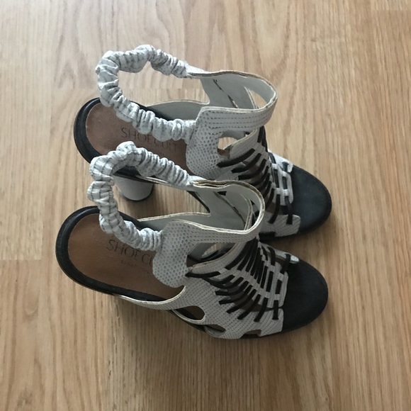 Black and White Heels - Picture 4 of 4